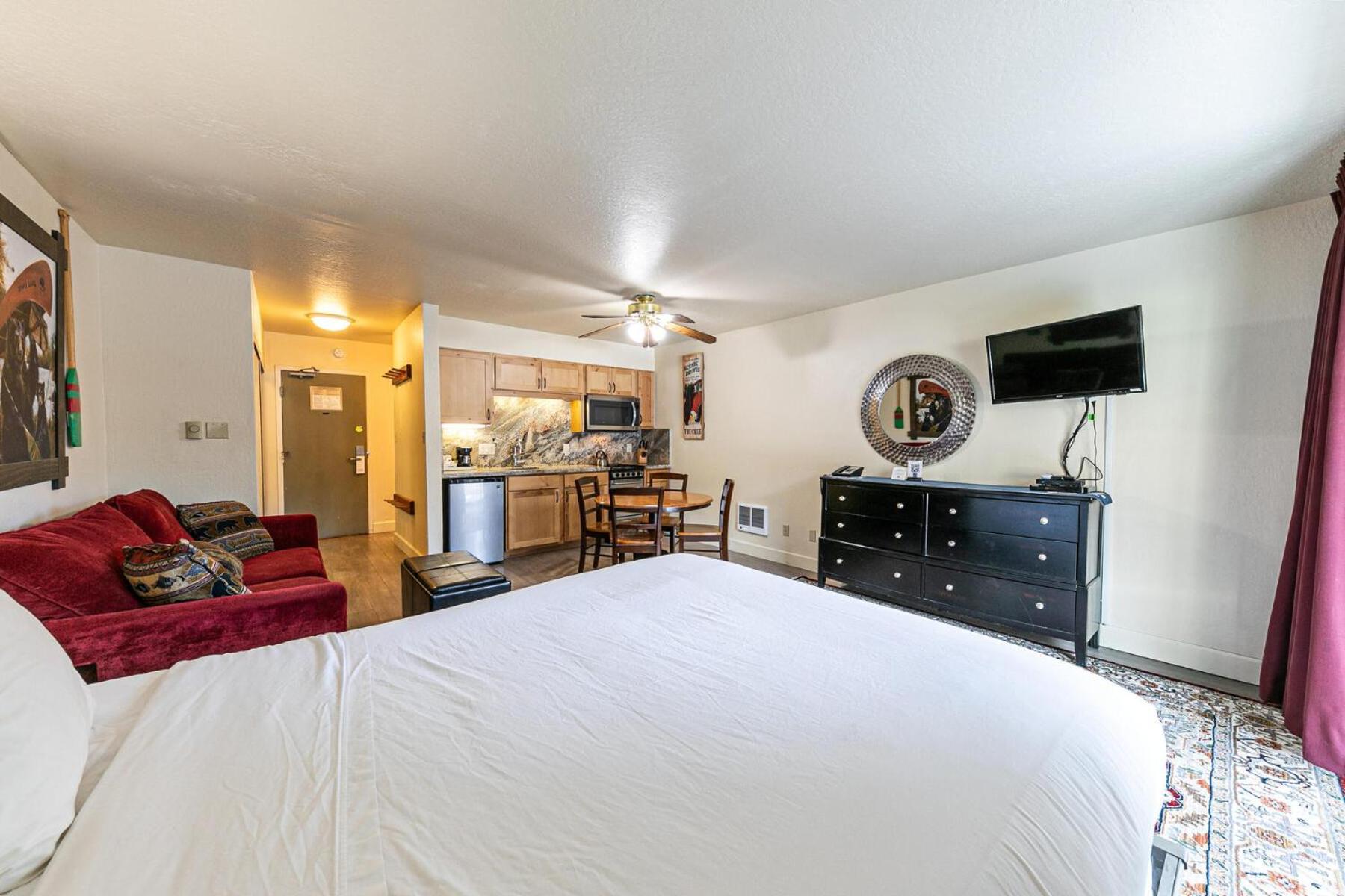 Charming Queen Studio Deluxe W/Balcony #233 At Donner Lake Village Тръки Екстериор снимка