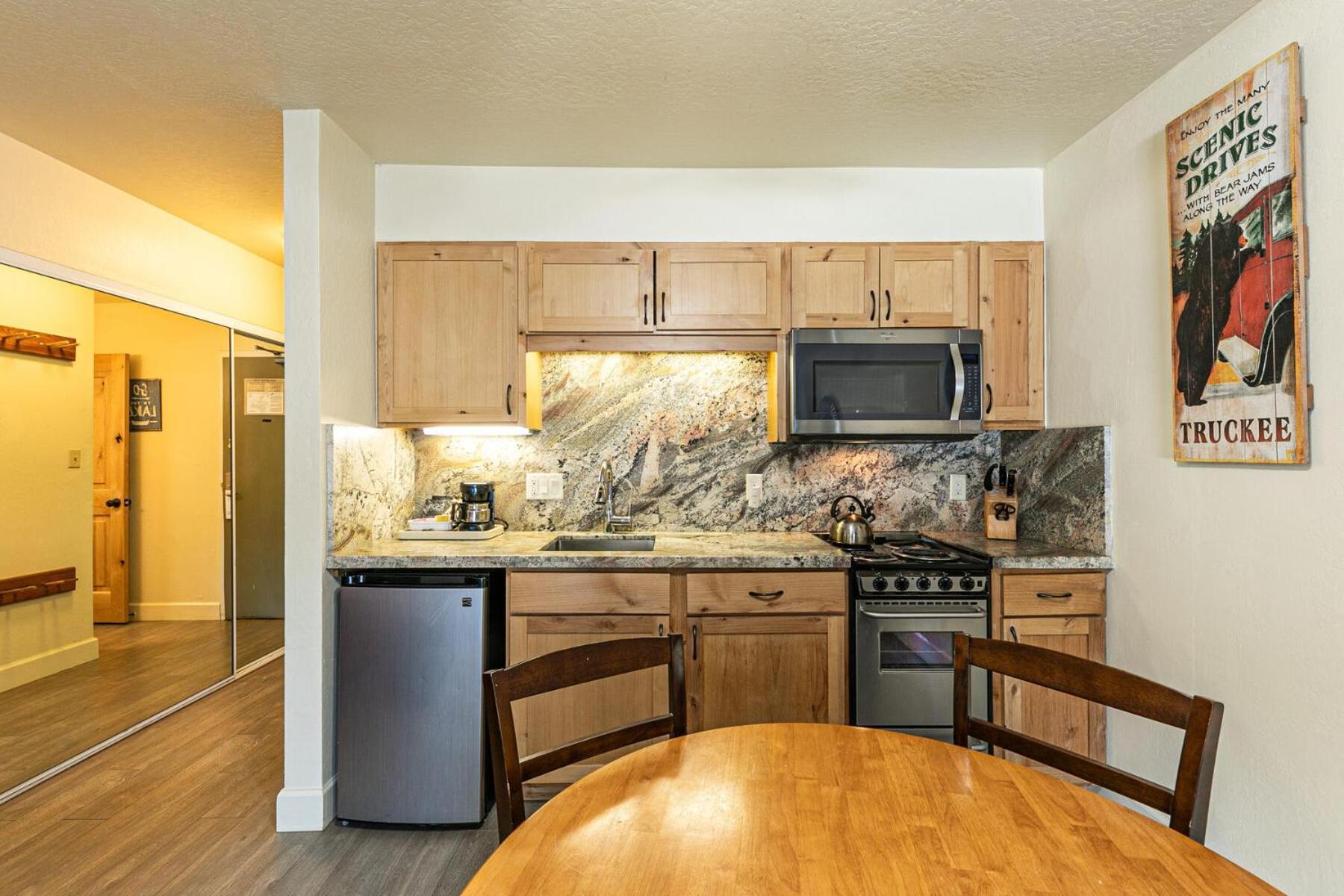 Charming Queen Studio Deluxe W/Balcony #233 At Donner Lake Village Тръки Екстериор снимка